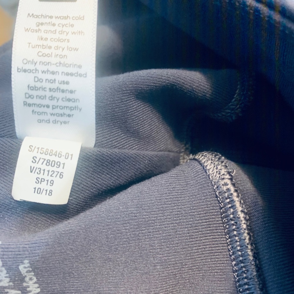 Athleta SP Meditation 2 in 1 Capri - Picture 5 of 7